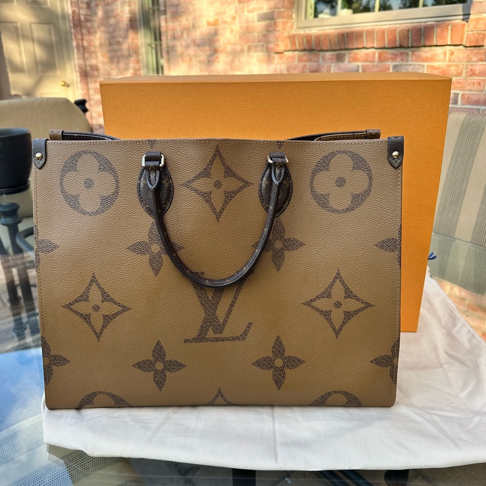Louis Vuitton on the go GM reverse monogram tote